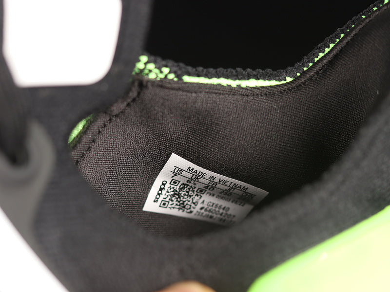 adidasMens Ultra Boost 22 - Black Solar Green