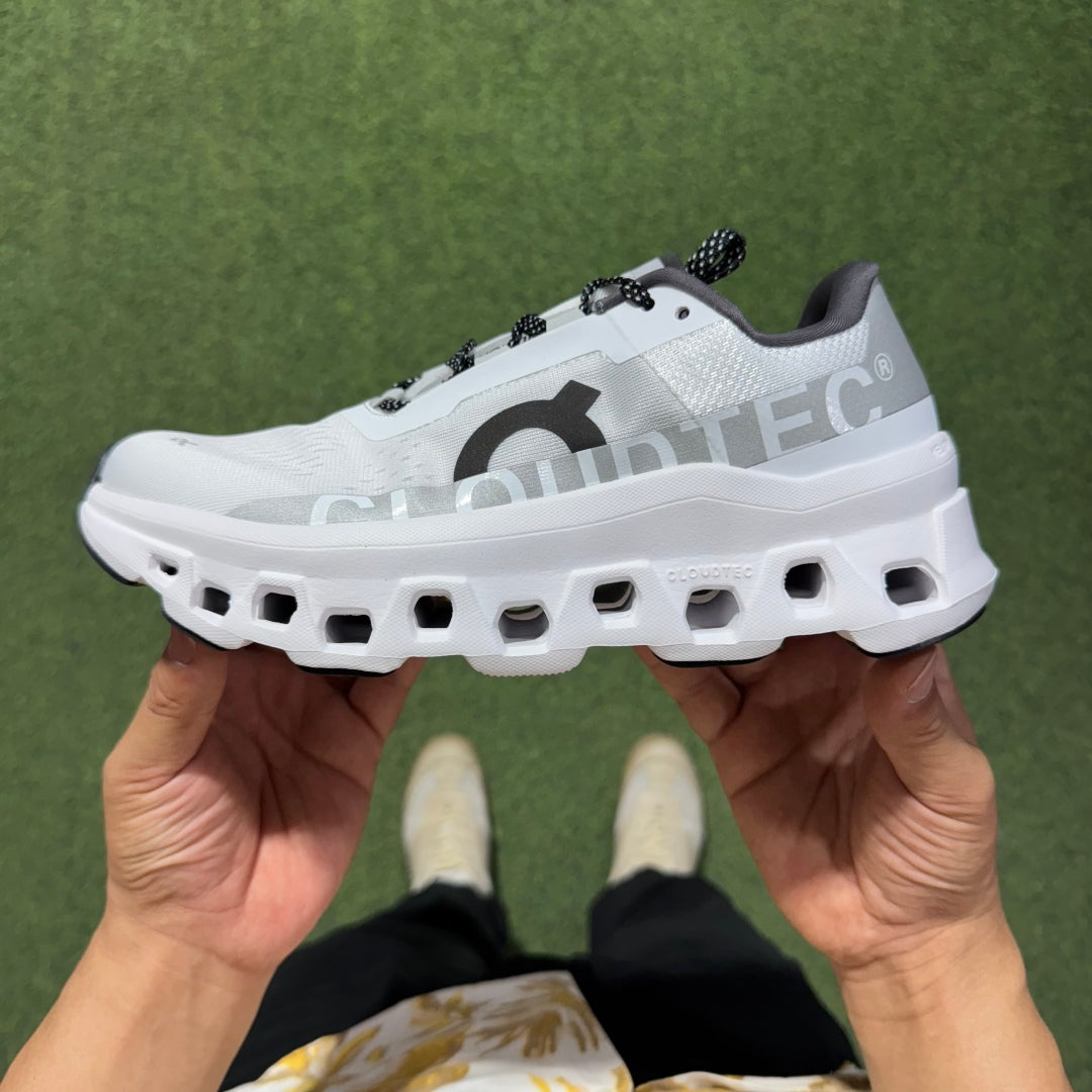 OnRunning Cloudmonster - White Black