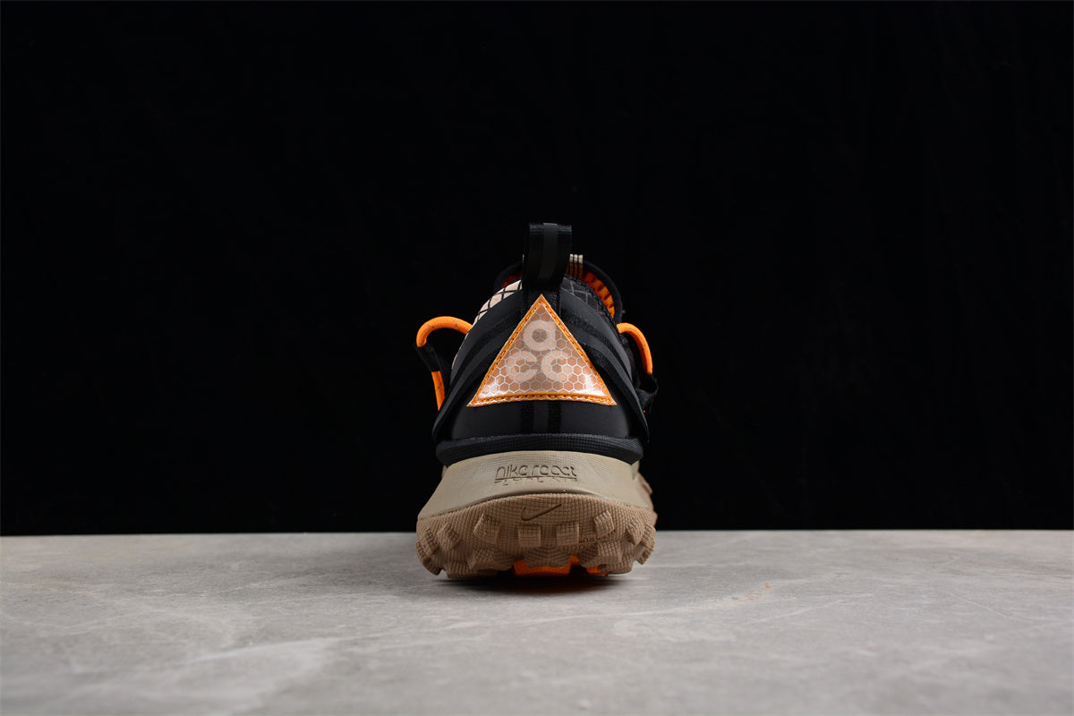 NikeMens ACG Mountain Fly Low - Fossil Stone
