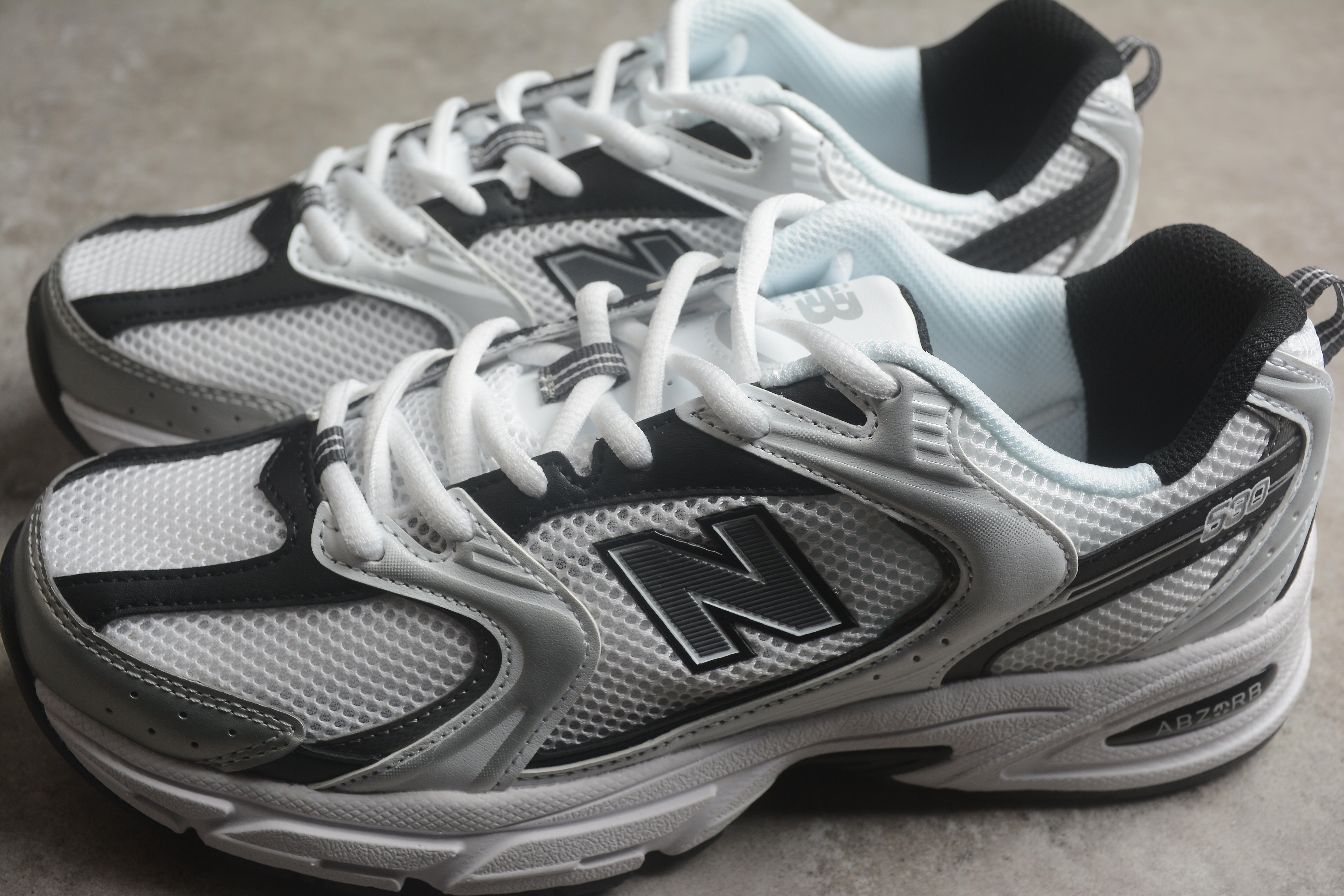 New Balance 530 - White/Black