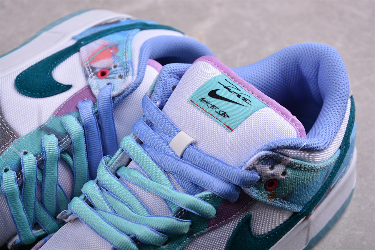 Futura Laboratories x NikeWMNS Dunk Low - Bleached Aqua