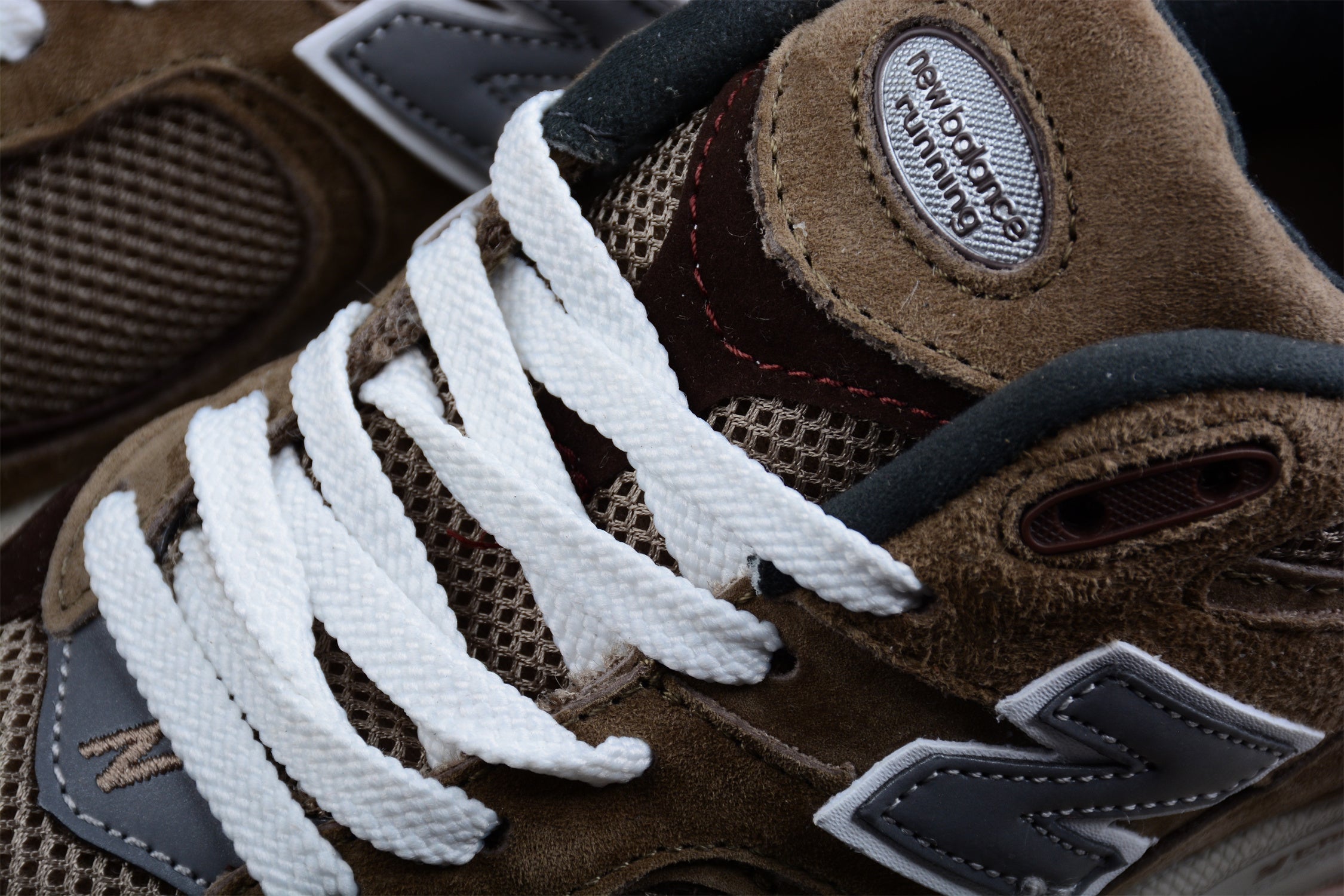 New Balance 2002R DP - Brown