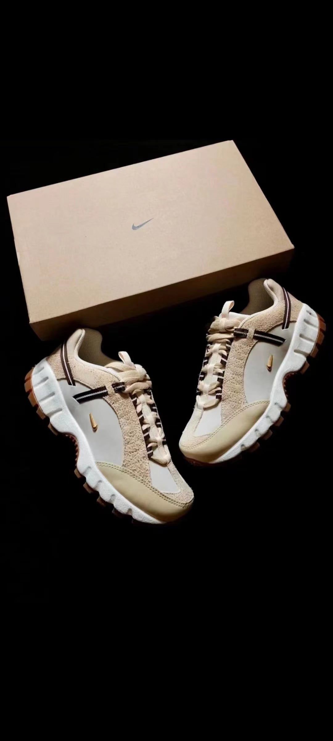 NikeMens Air Humara x Jacquemus - Light Bone