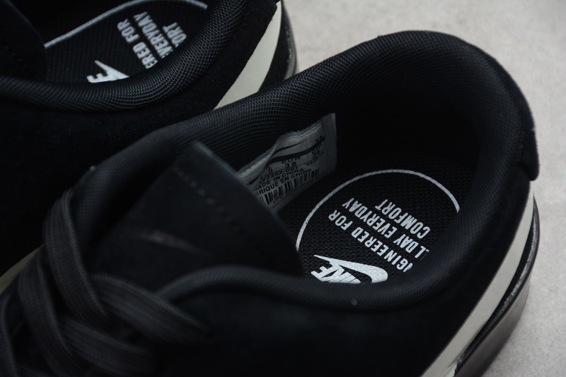 NikeUnisex Blazer City Low LX - "Black White"