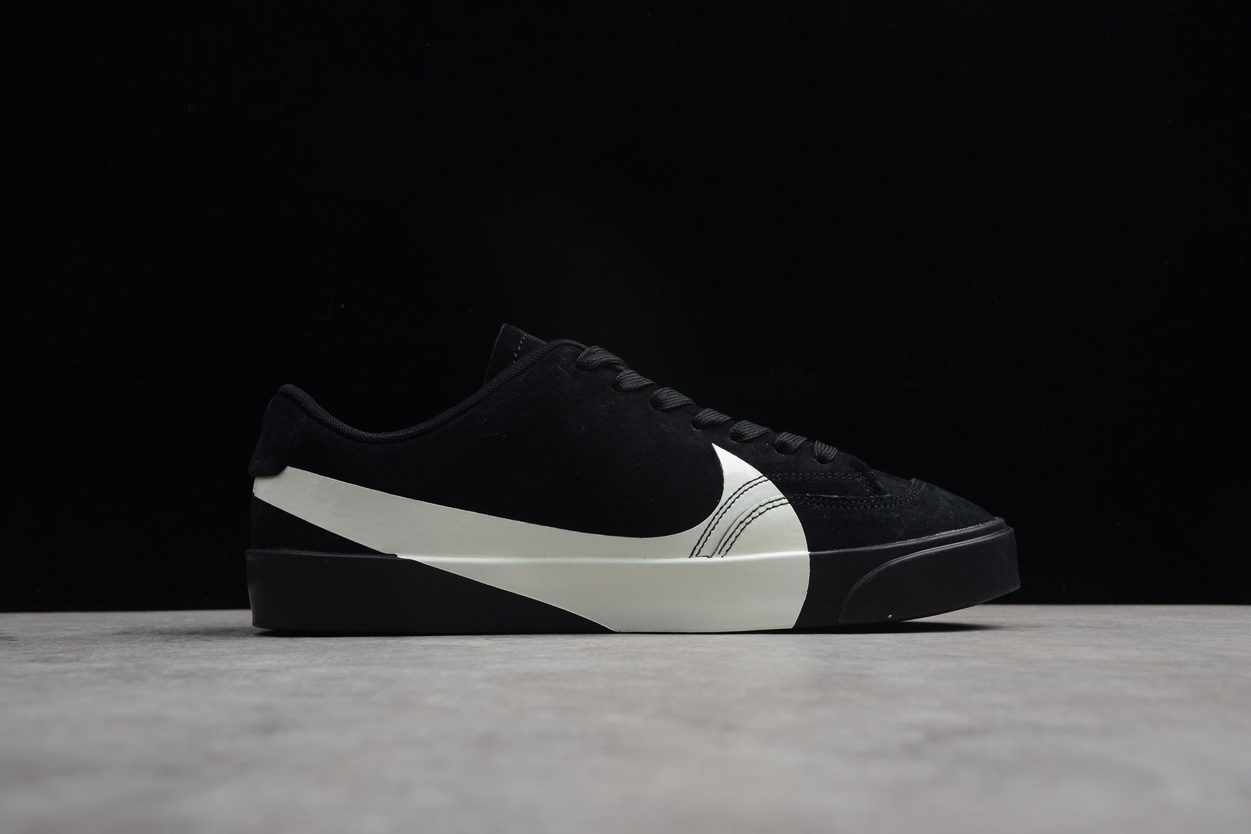 NikeUnisex Blazer City Low LX - "Black White"