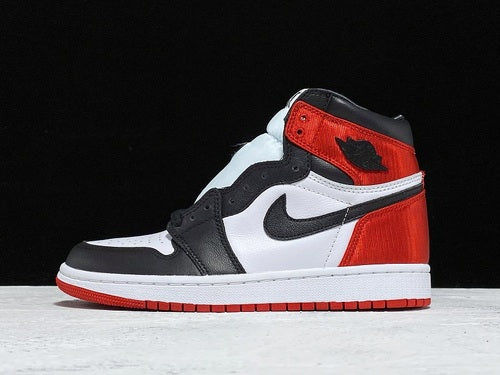 Air Jordan 1 AJ1 Retro High Satin - Black Toe