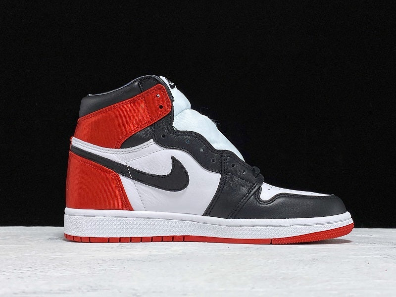Air Jordan 1 AJ1 Retro High Satin - Black Toe