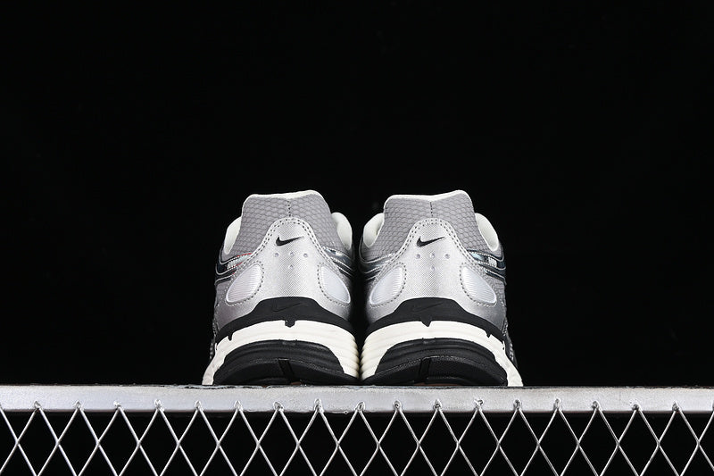 NikeUnisex P-6000 -  Metallic Silver