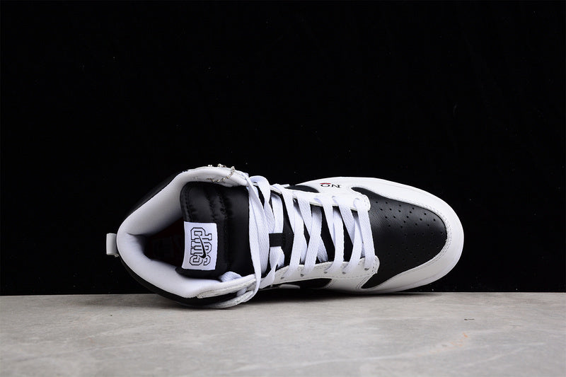 NikeUnisex SB Dunk High - Supreme Black