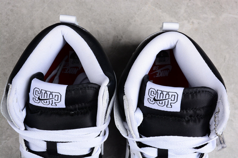 NikeUnisex SB Dunk High - Supreme Black