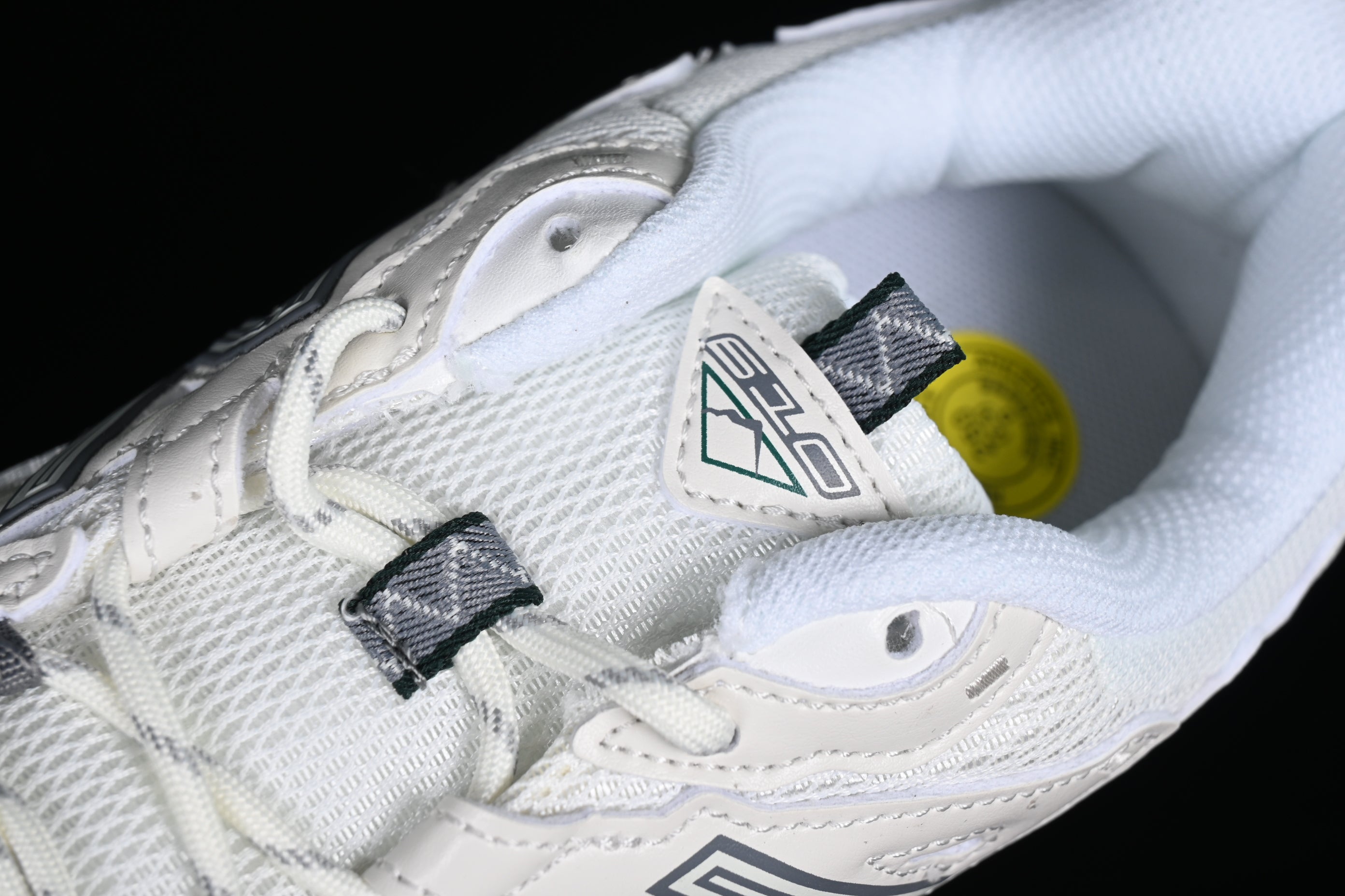 New Balance 610 - Nimbus Cloud White