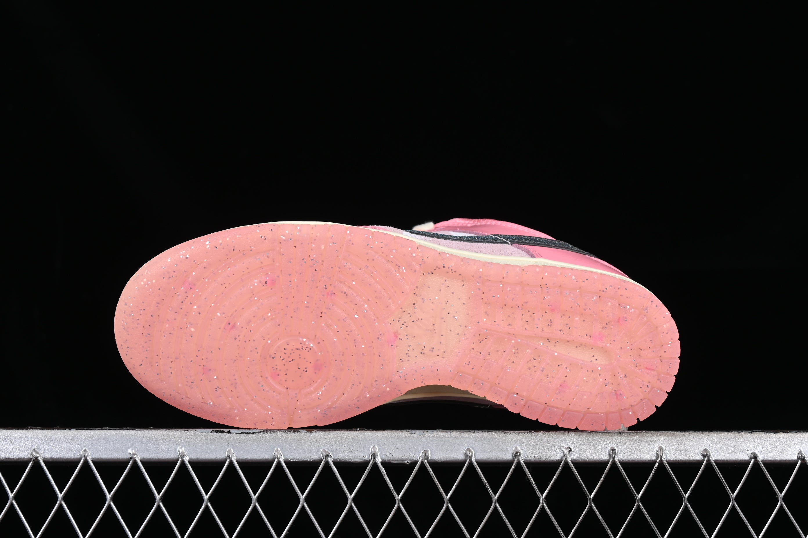 NikeWMNS Dunk Low LX - Barbie