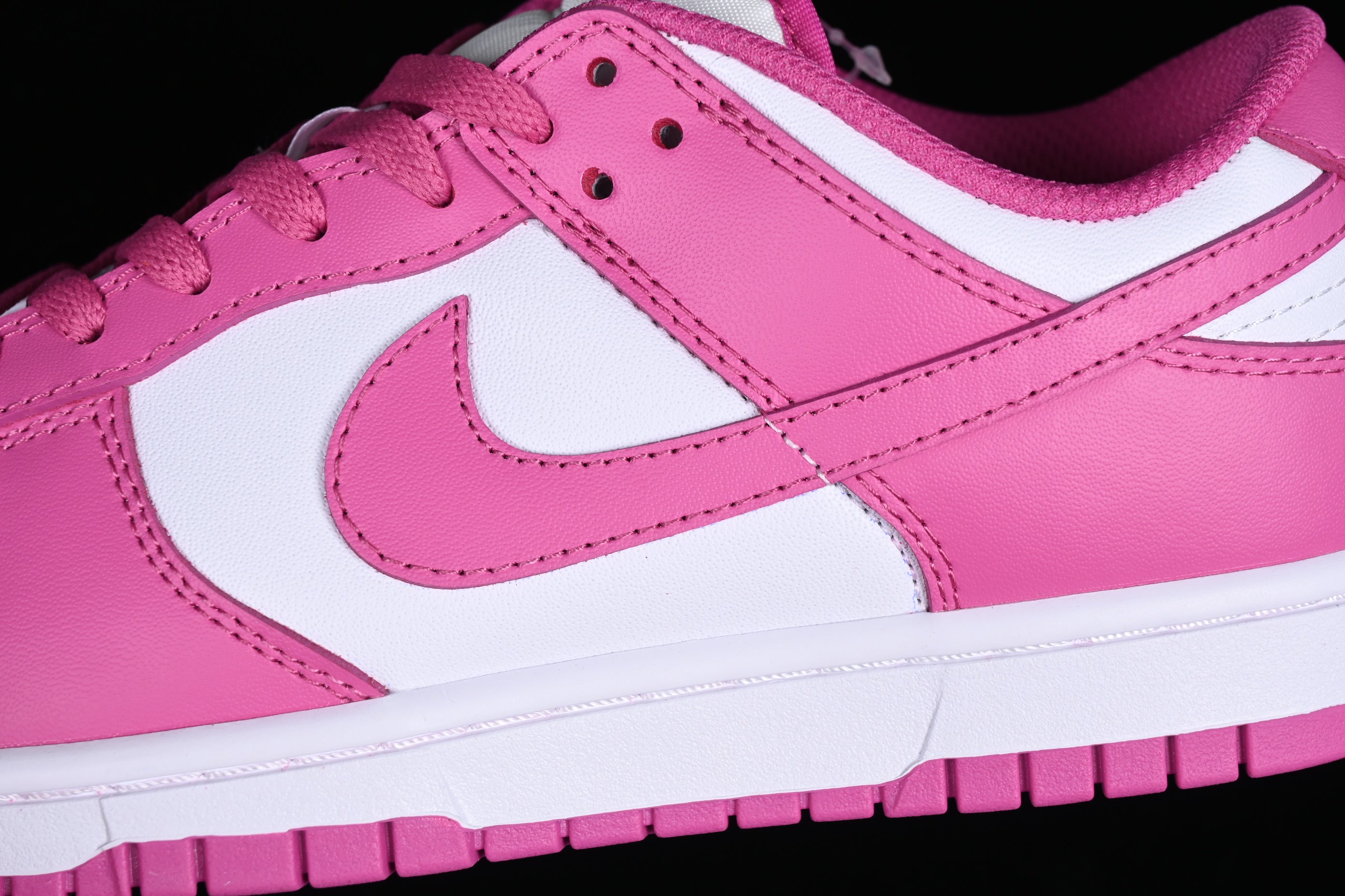 NikeWMNS SB Dunk Low - Active Fuchsia