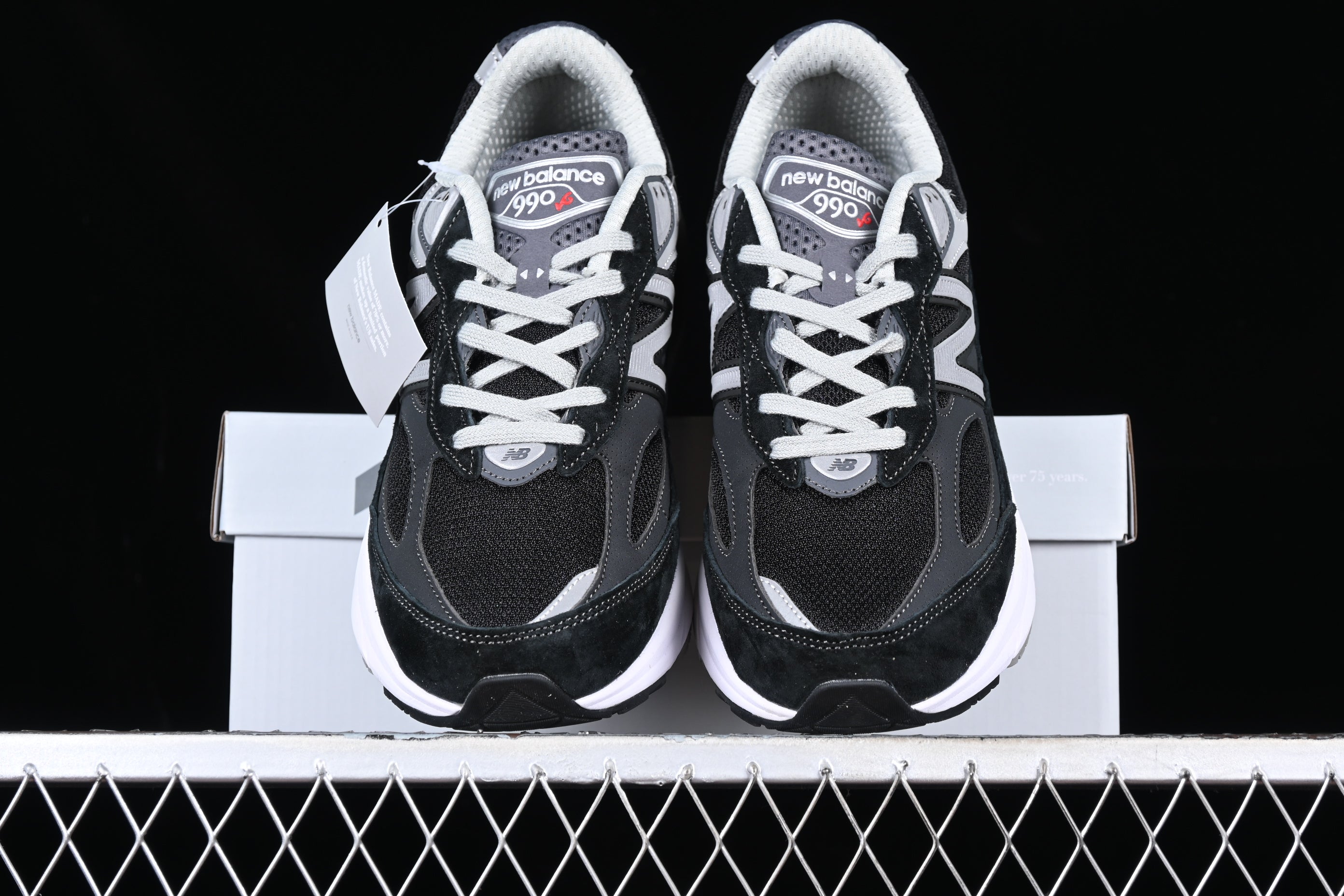 New Balance 990 V6 - Black