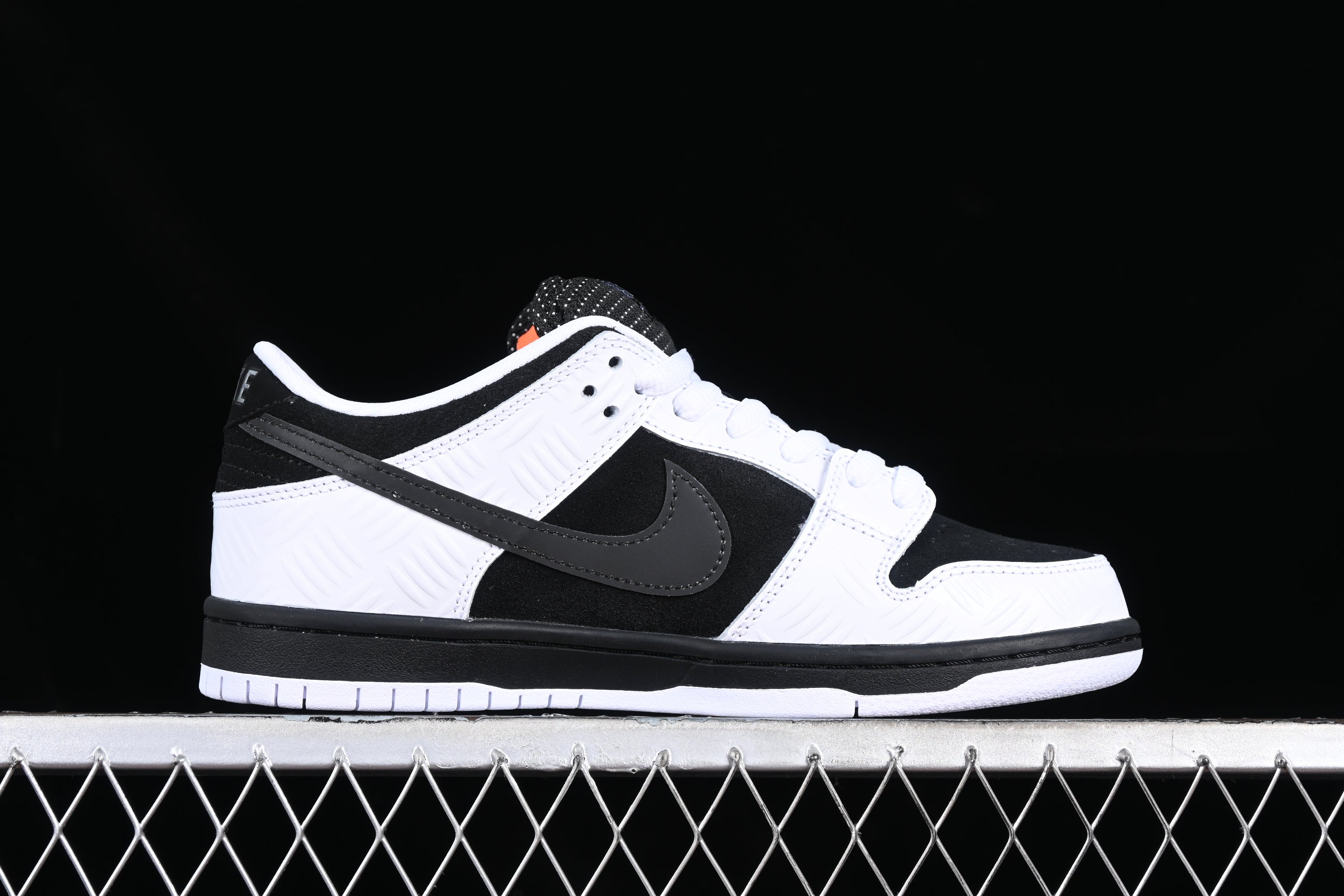 NikeSB Dunk Low - TIGHTBOOTH