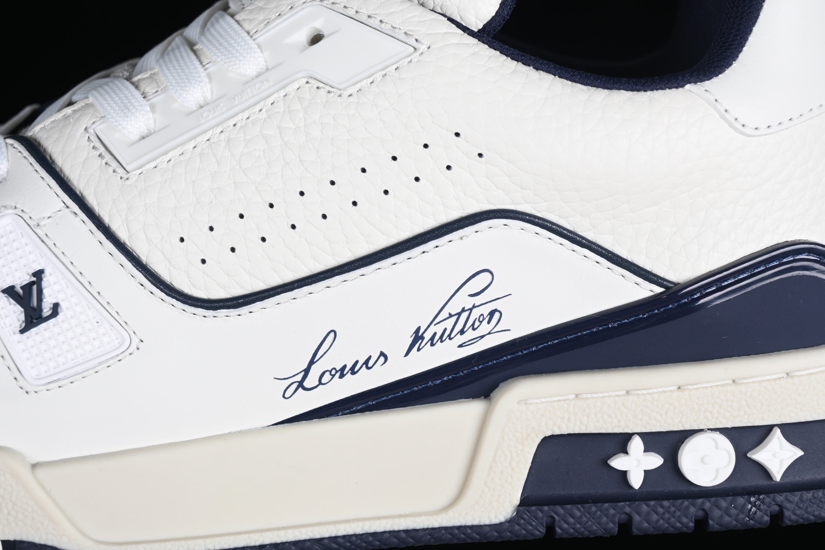 LouisVuitton Trainer #54 Signature - White Marine