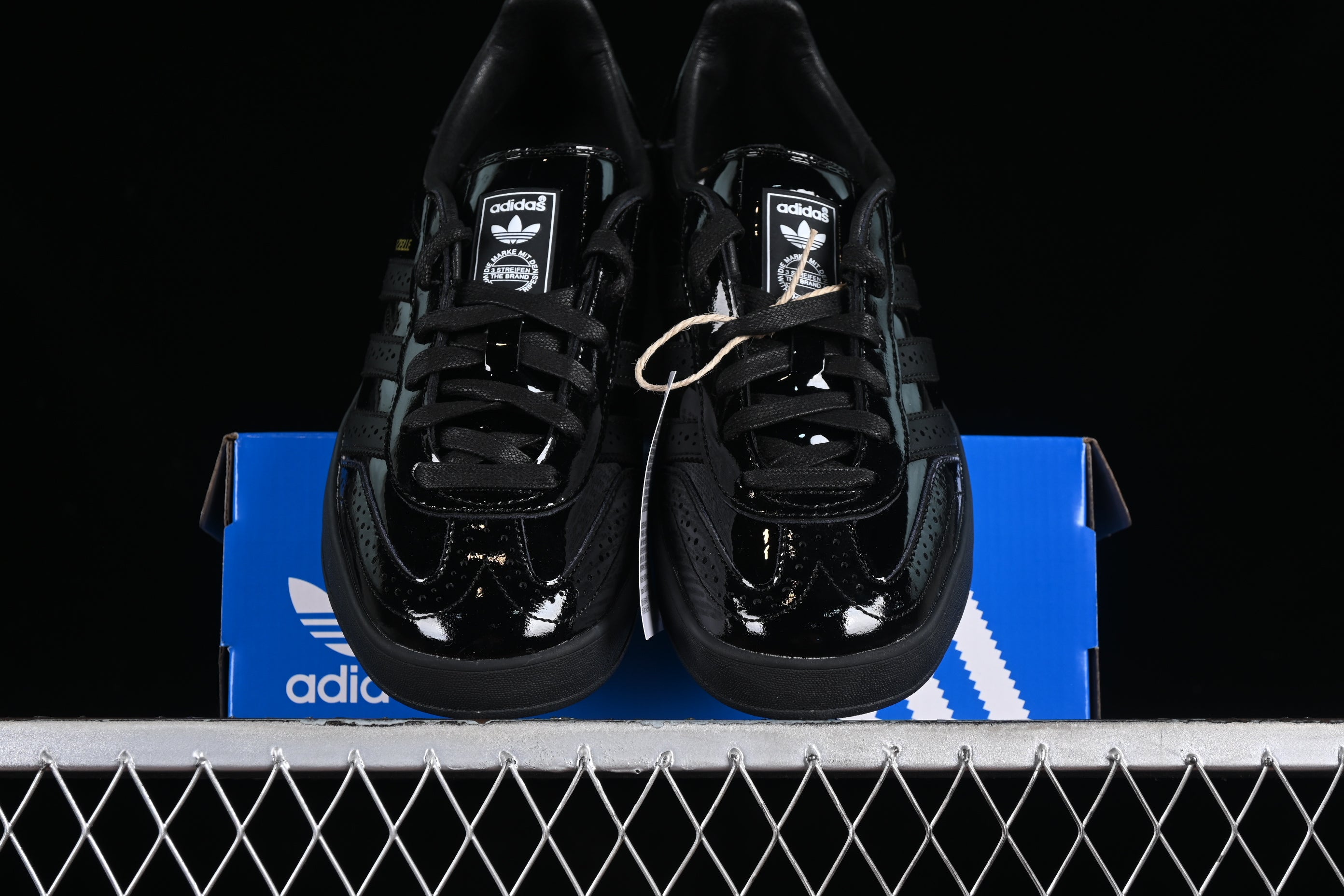 adidasMens Gazelle - Indoor Black