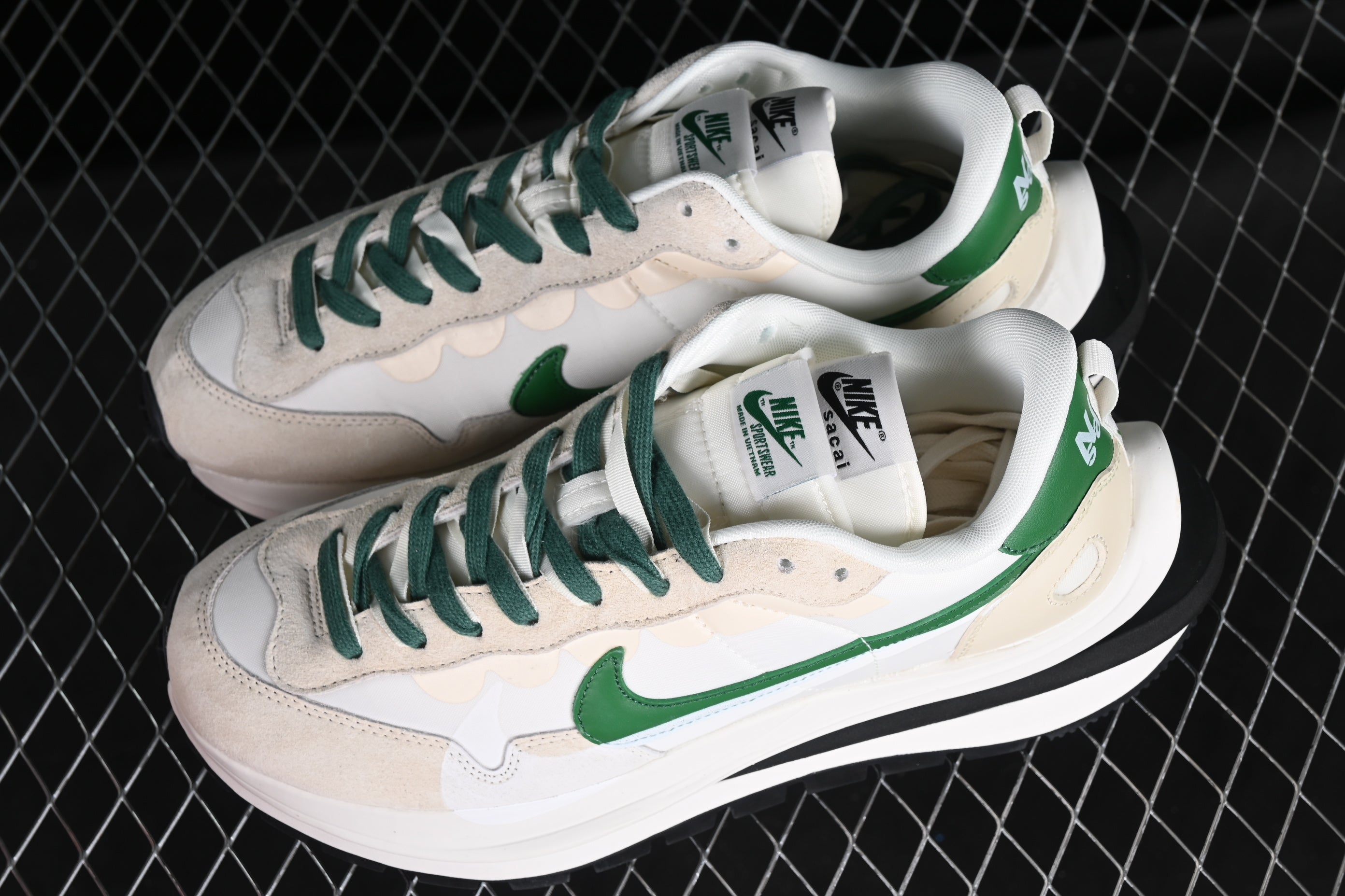 Sacai x NikeMens VaporWaffle - White/Green