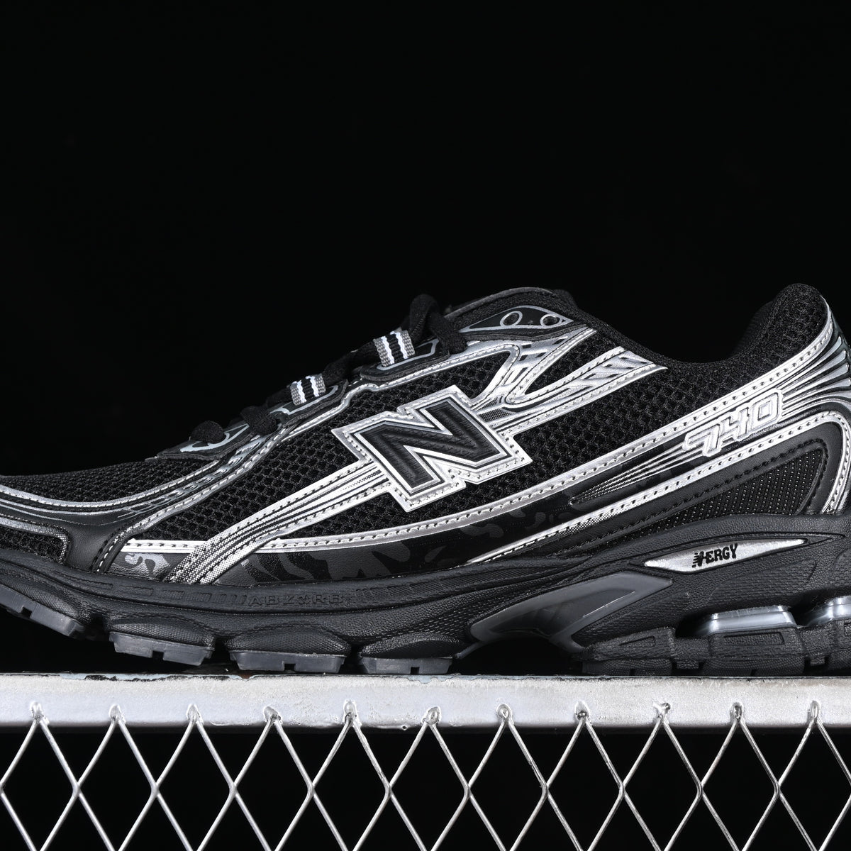 New Balance 740 Black/Silver