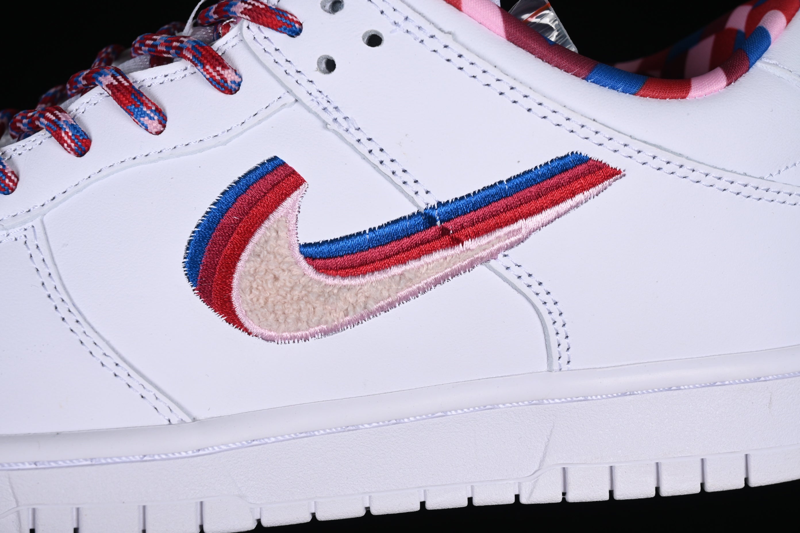 NikeSB Dunk Low Parra - White