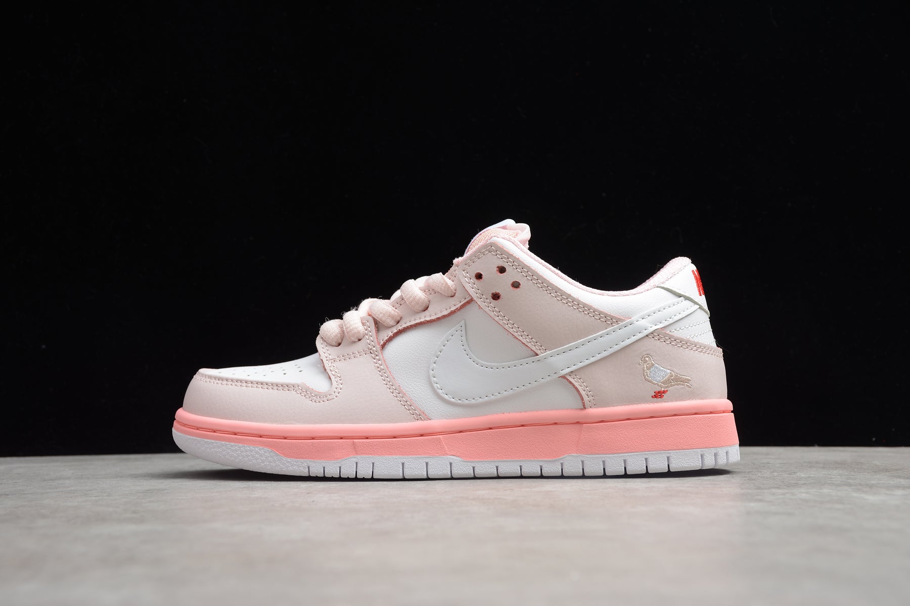 NikeWMNS SB Dunk Low - Pink Pigeon