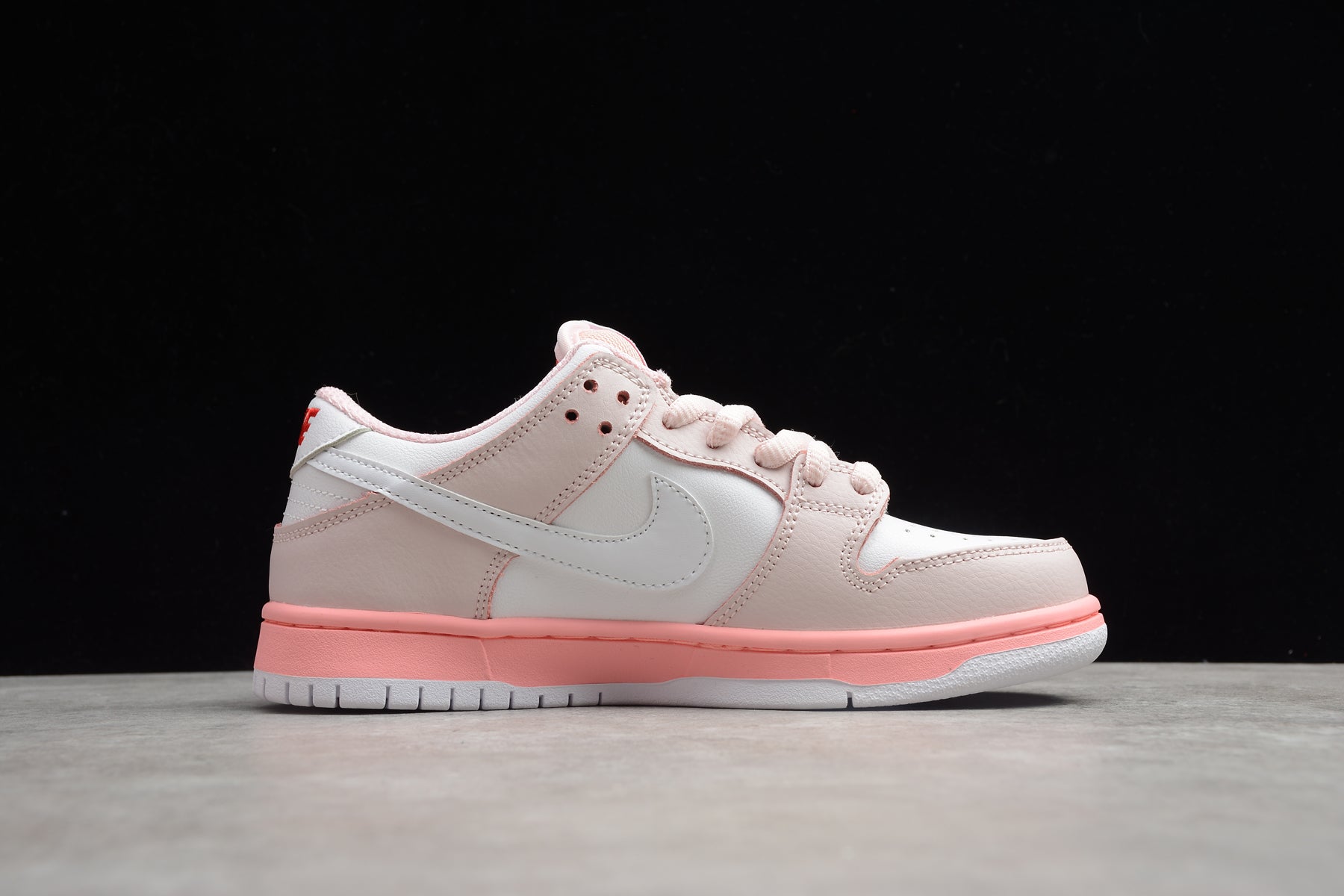 NikeWMNS SB Dunk Low - Pink Pigeon