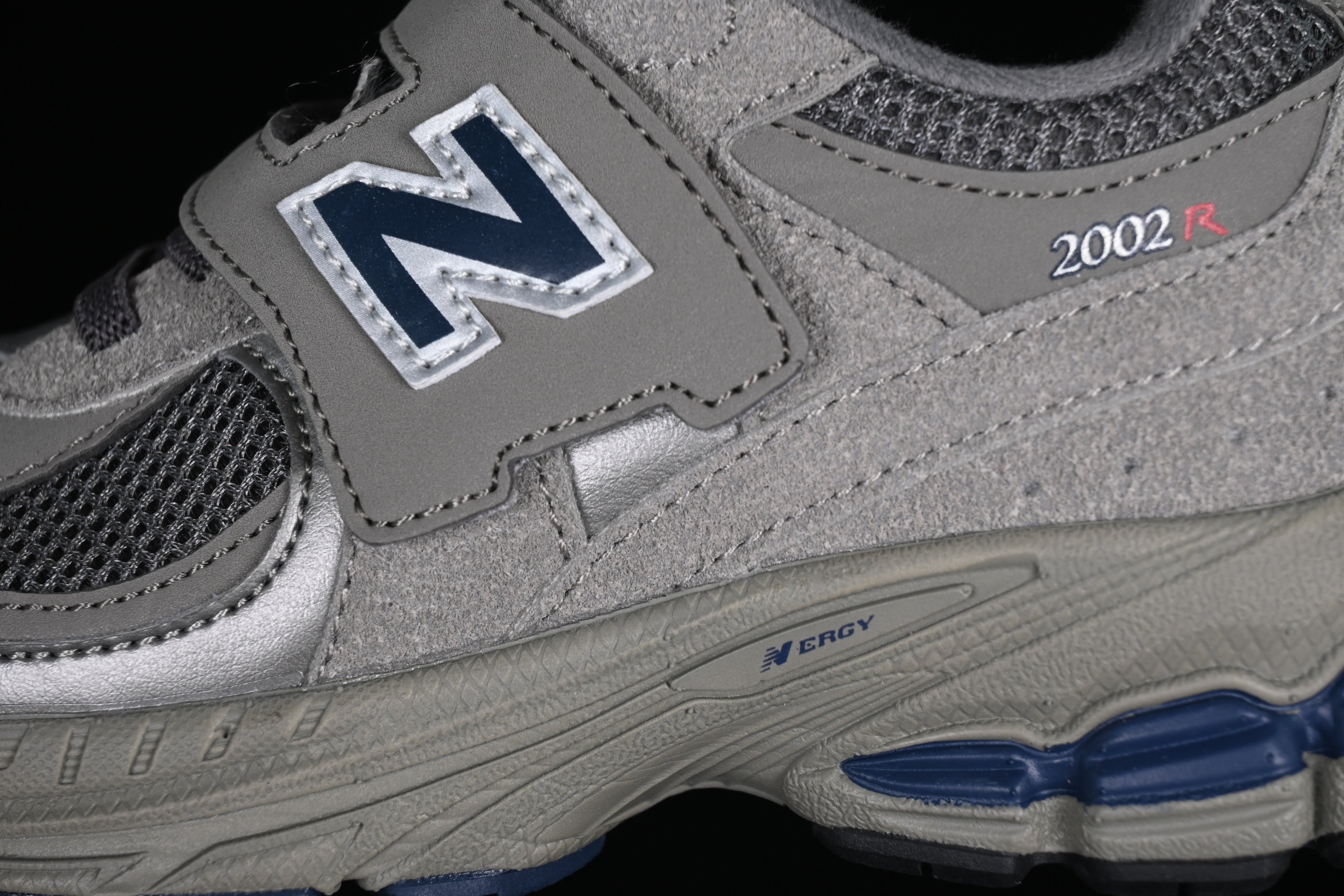 New Balance 2002R - Grey Pouch