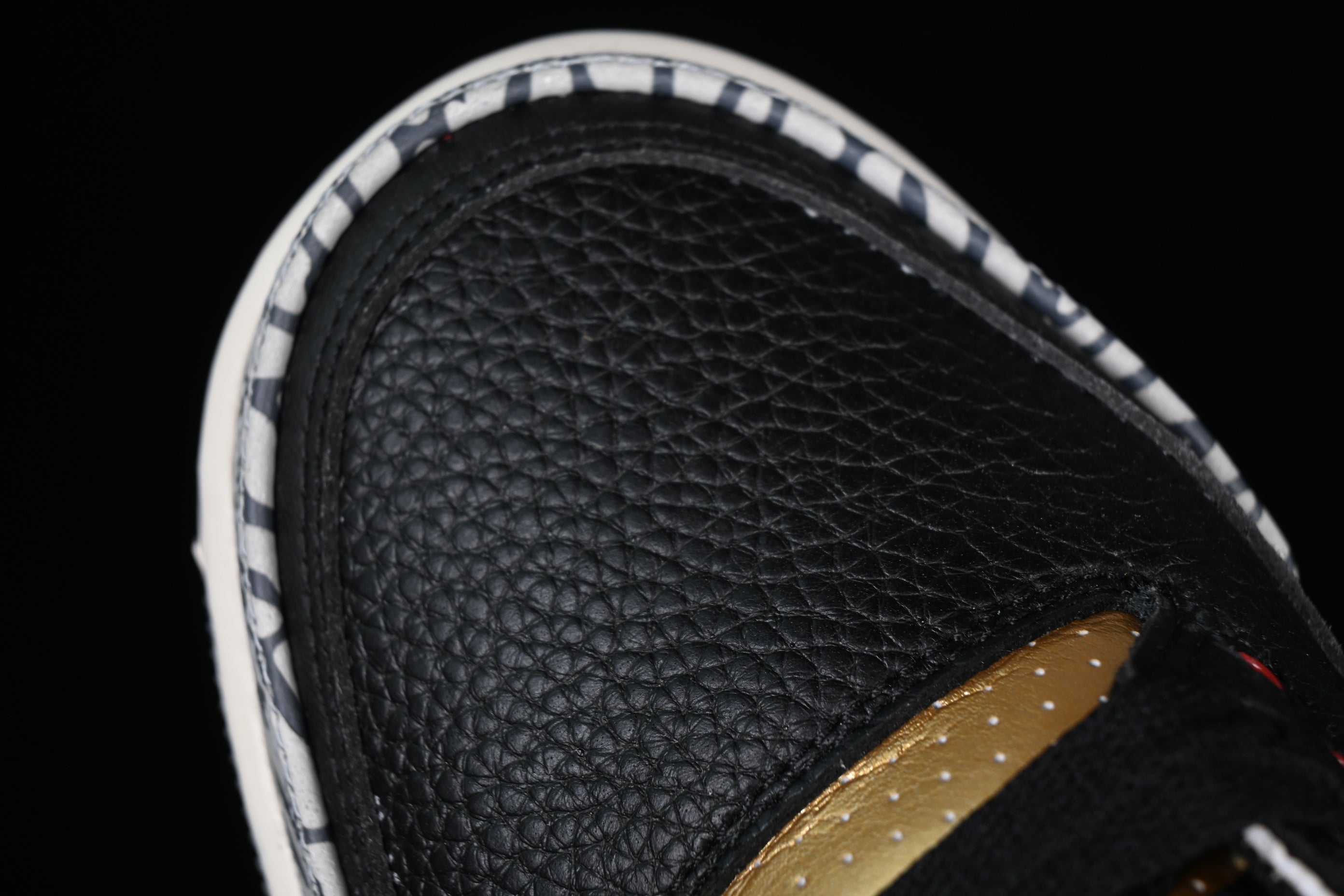 Air Jordan 3 AJ3 - Black/Gold