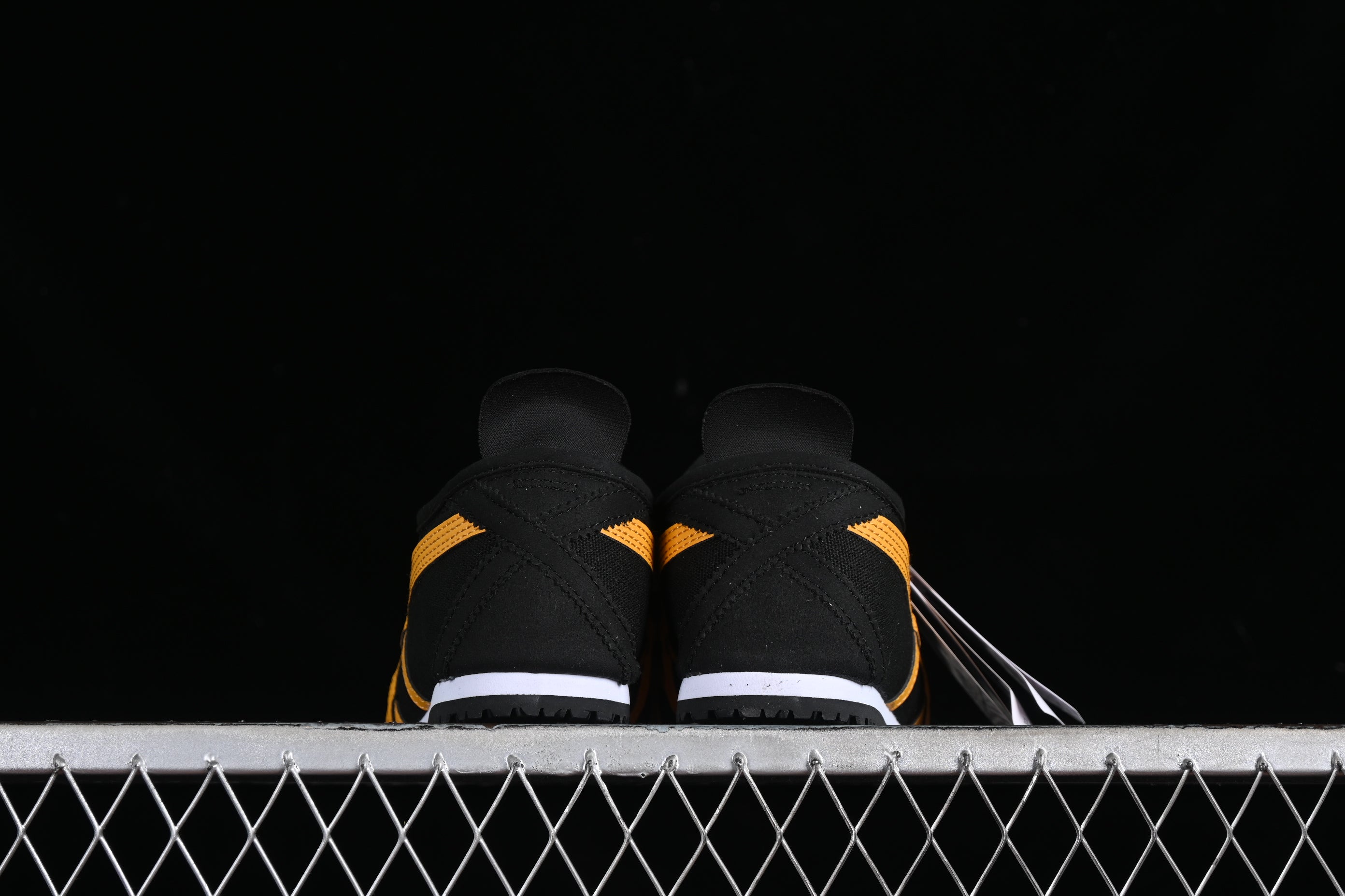 Onitsuka Tiger slip on - Black/Yellow