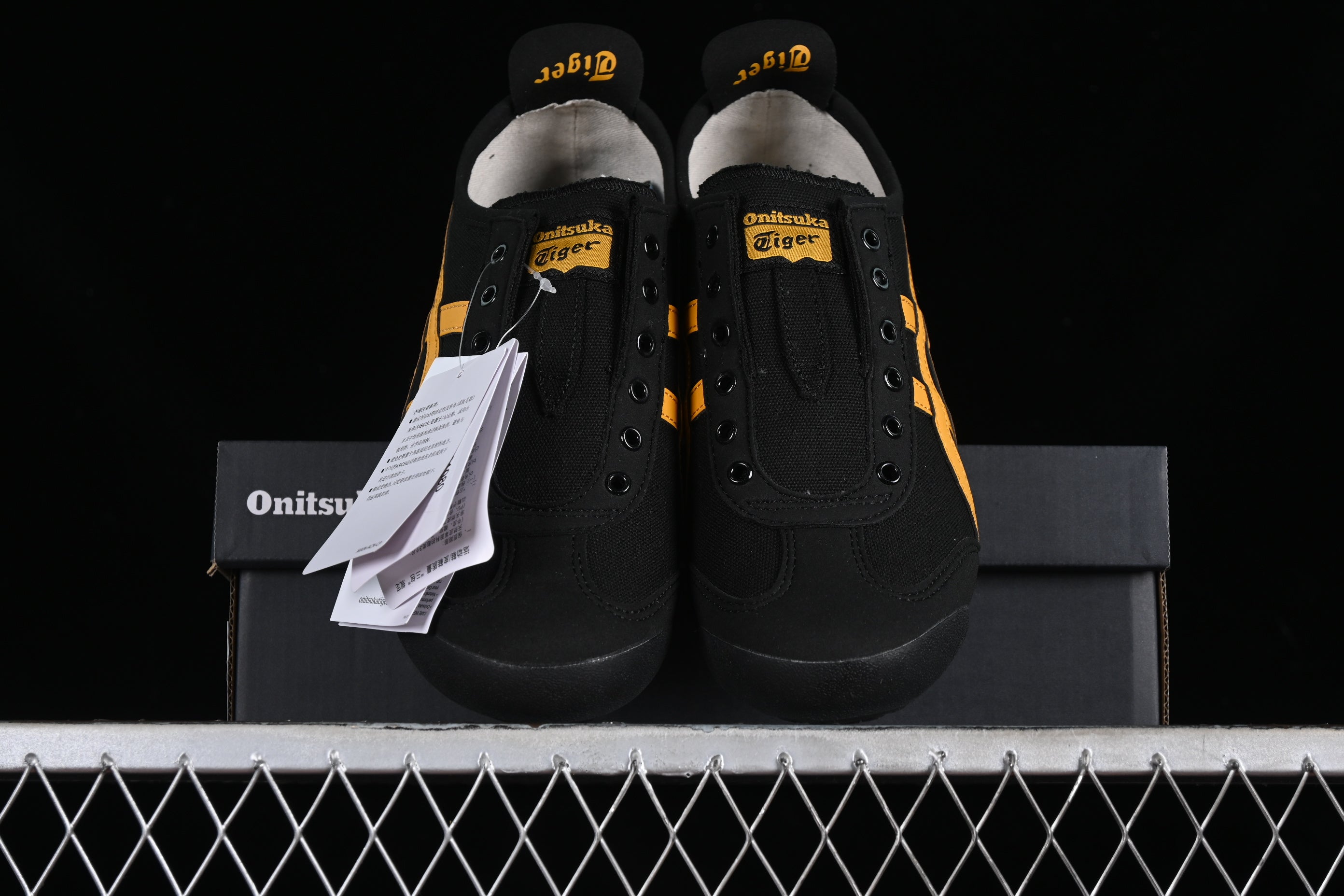 Onitsuka Tiger slip on - Black/Yellow