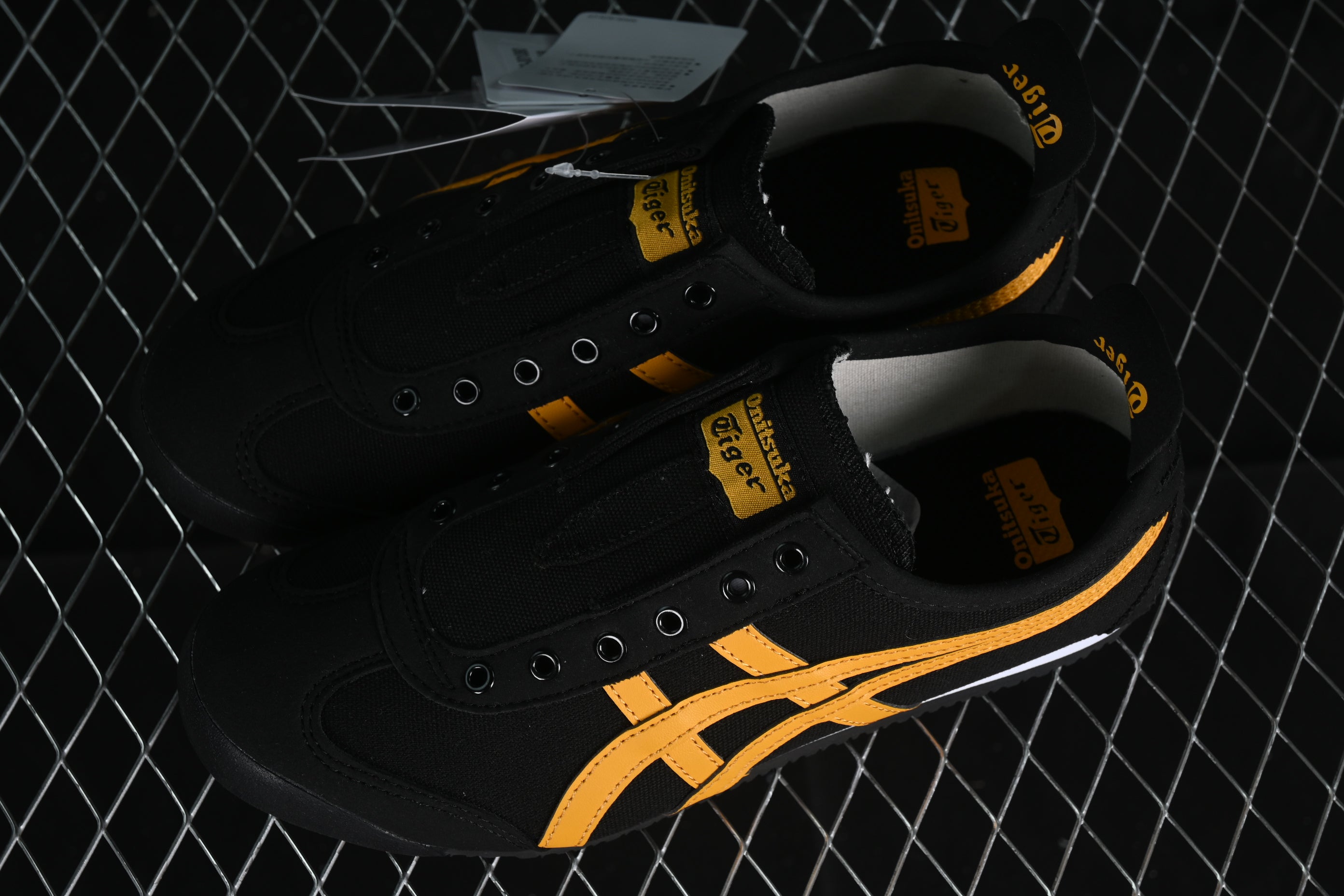 Onitsuka Tiger slip on - Black/Yellow