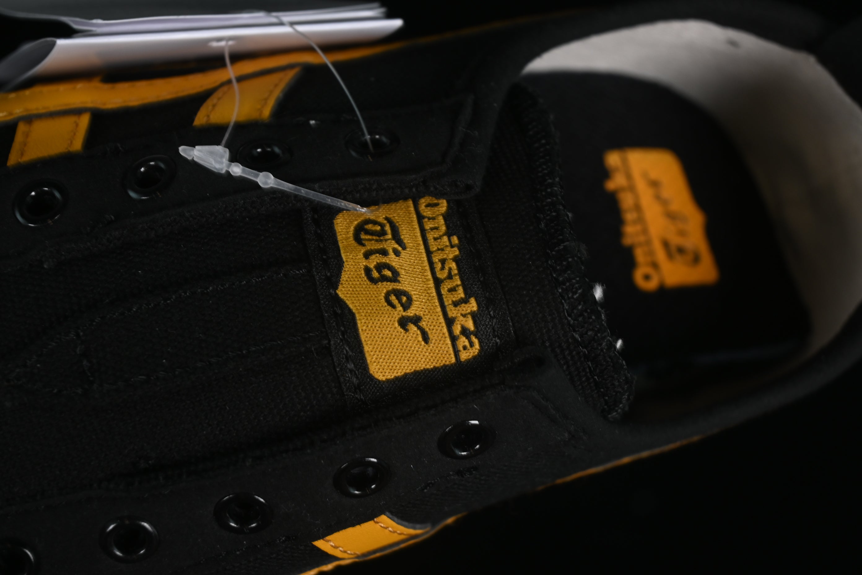 Onitsuka Tiger slip on - Black/Yellow