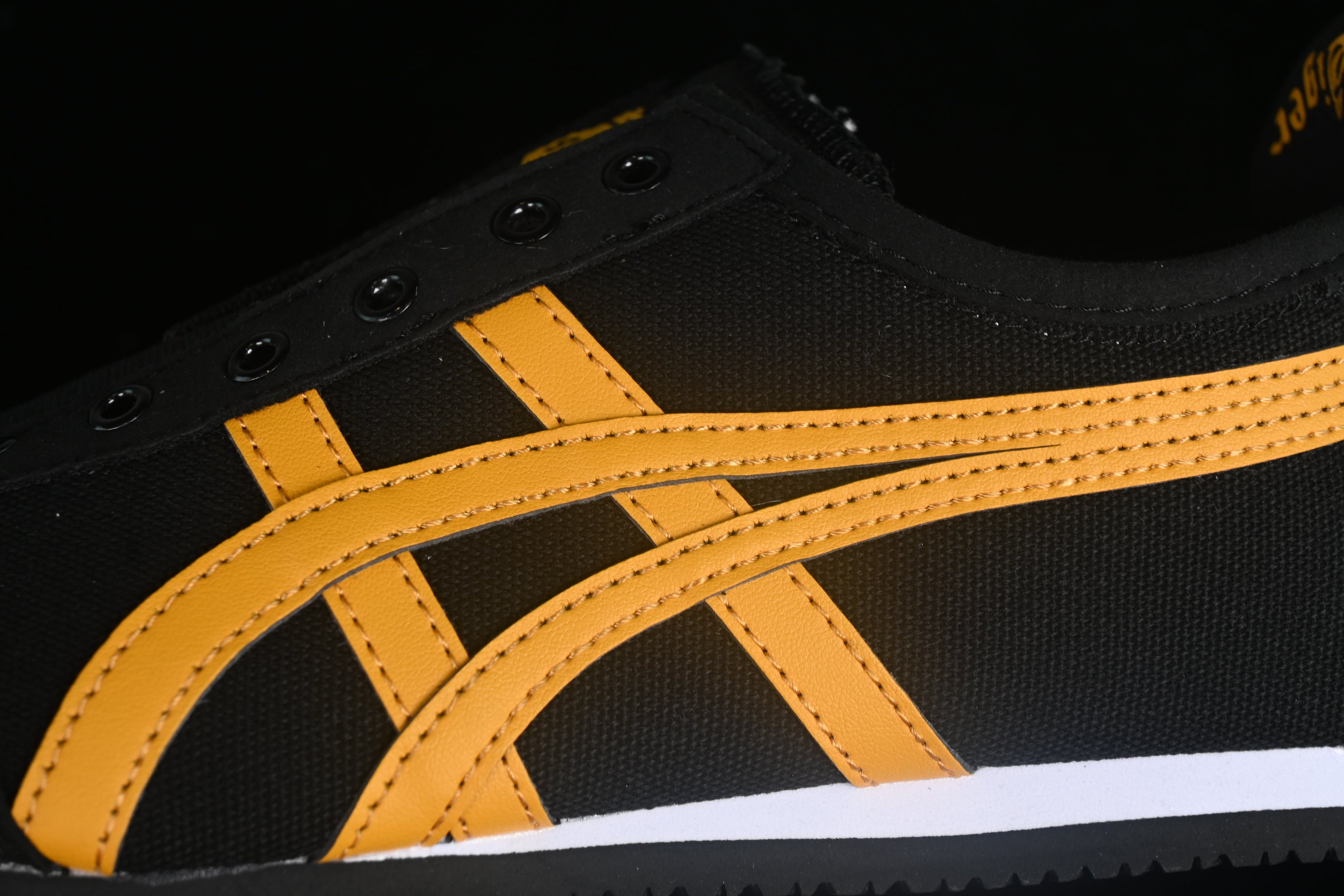 Onitsuka Tiger slip on - Black/Yellow