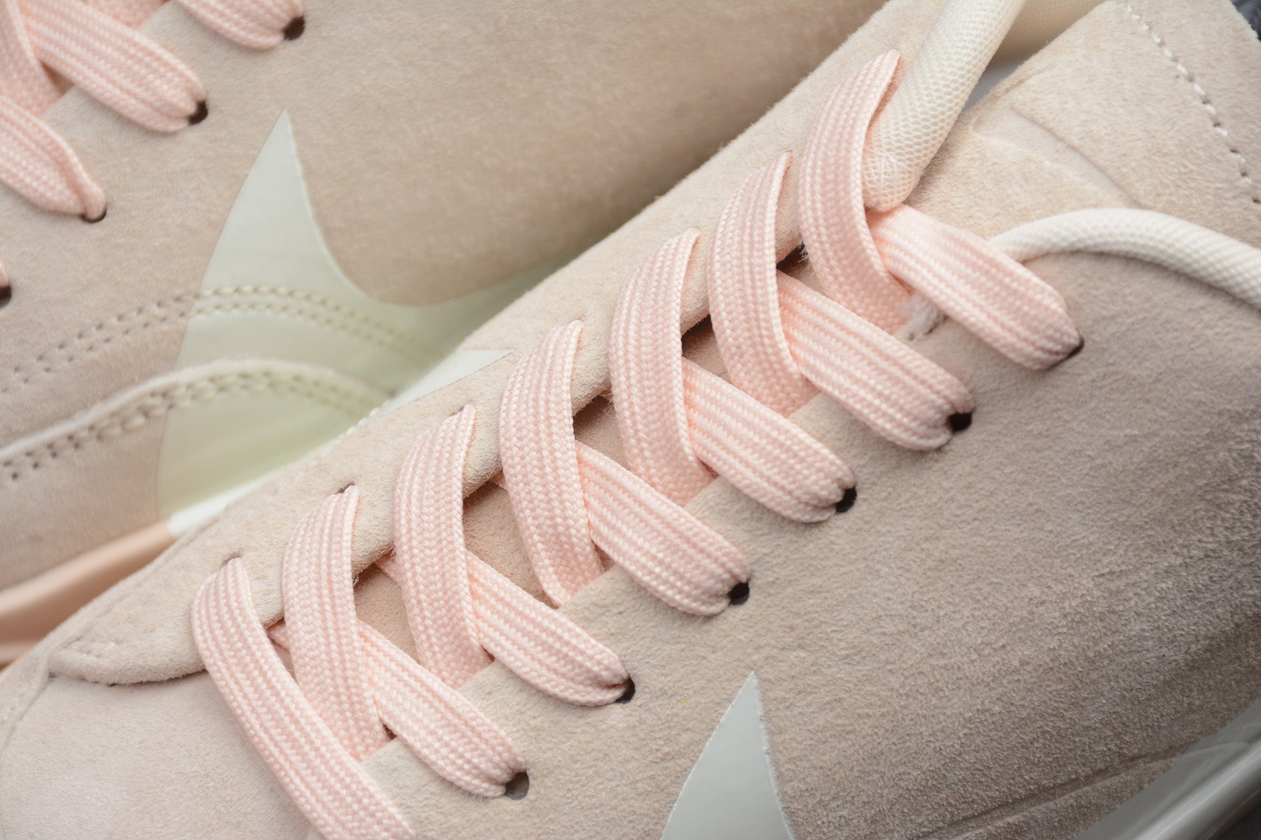 NikeWMNS Blazer City Low LX - Guava Ice