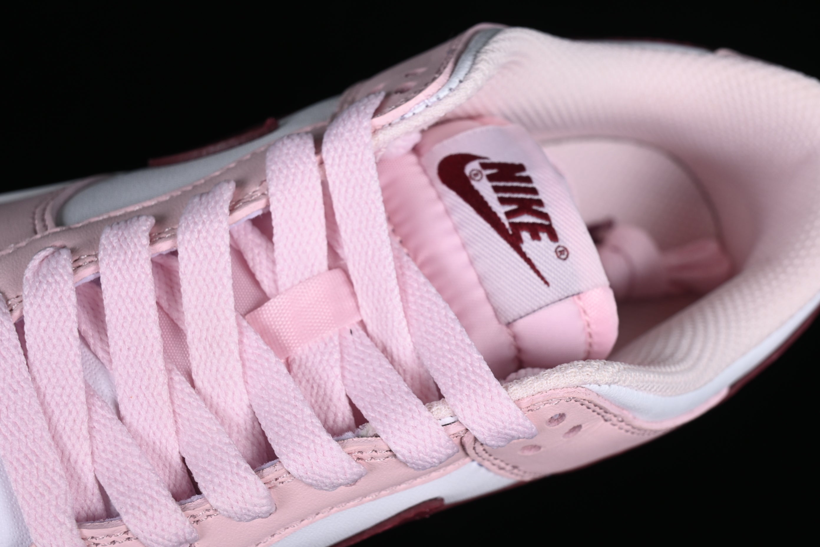 NikeWMNS SB Dunk Low - Pink Foam