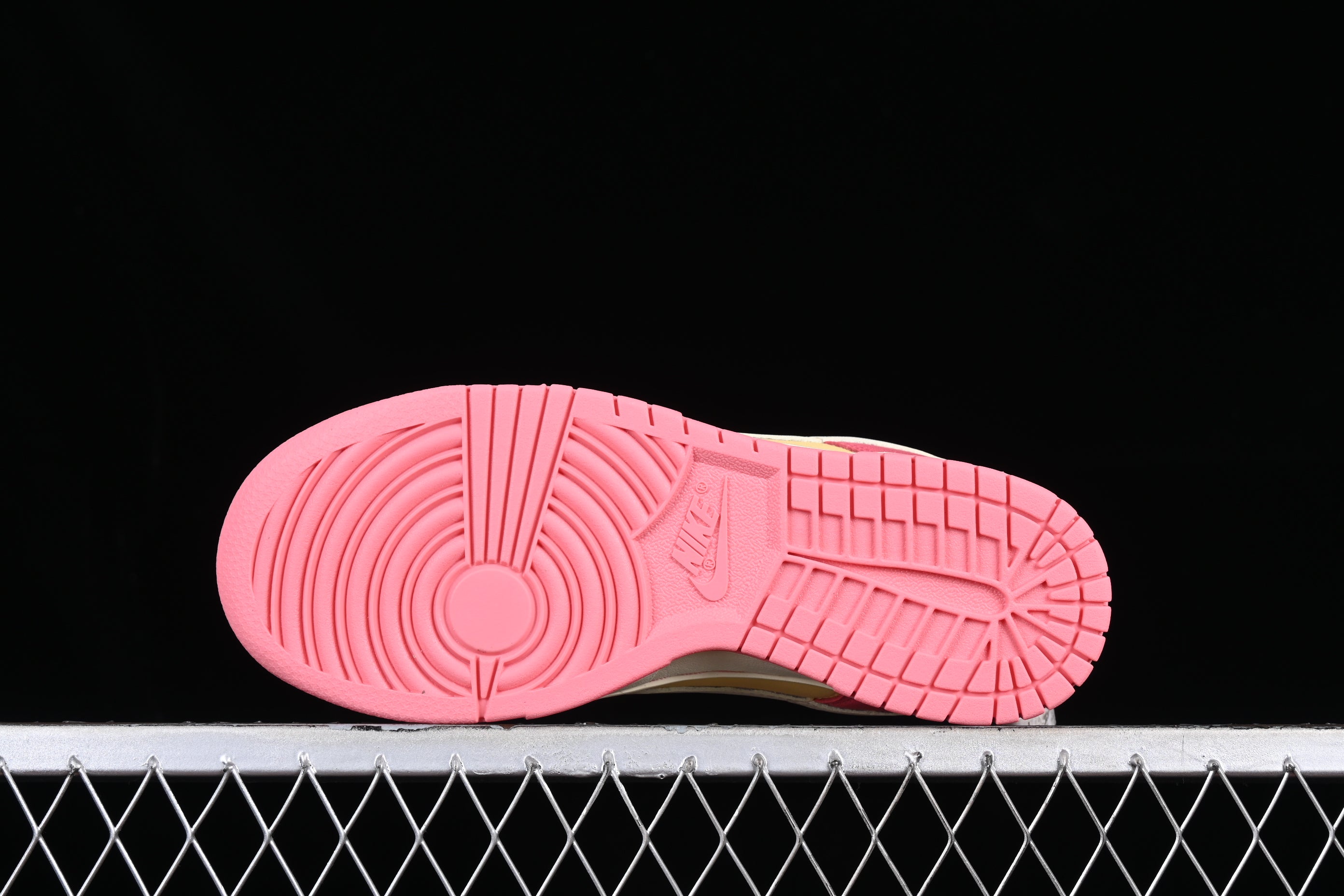 NikeWMNS Dunk Low Strawberry - Peach/Cream