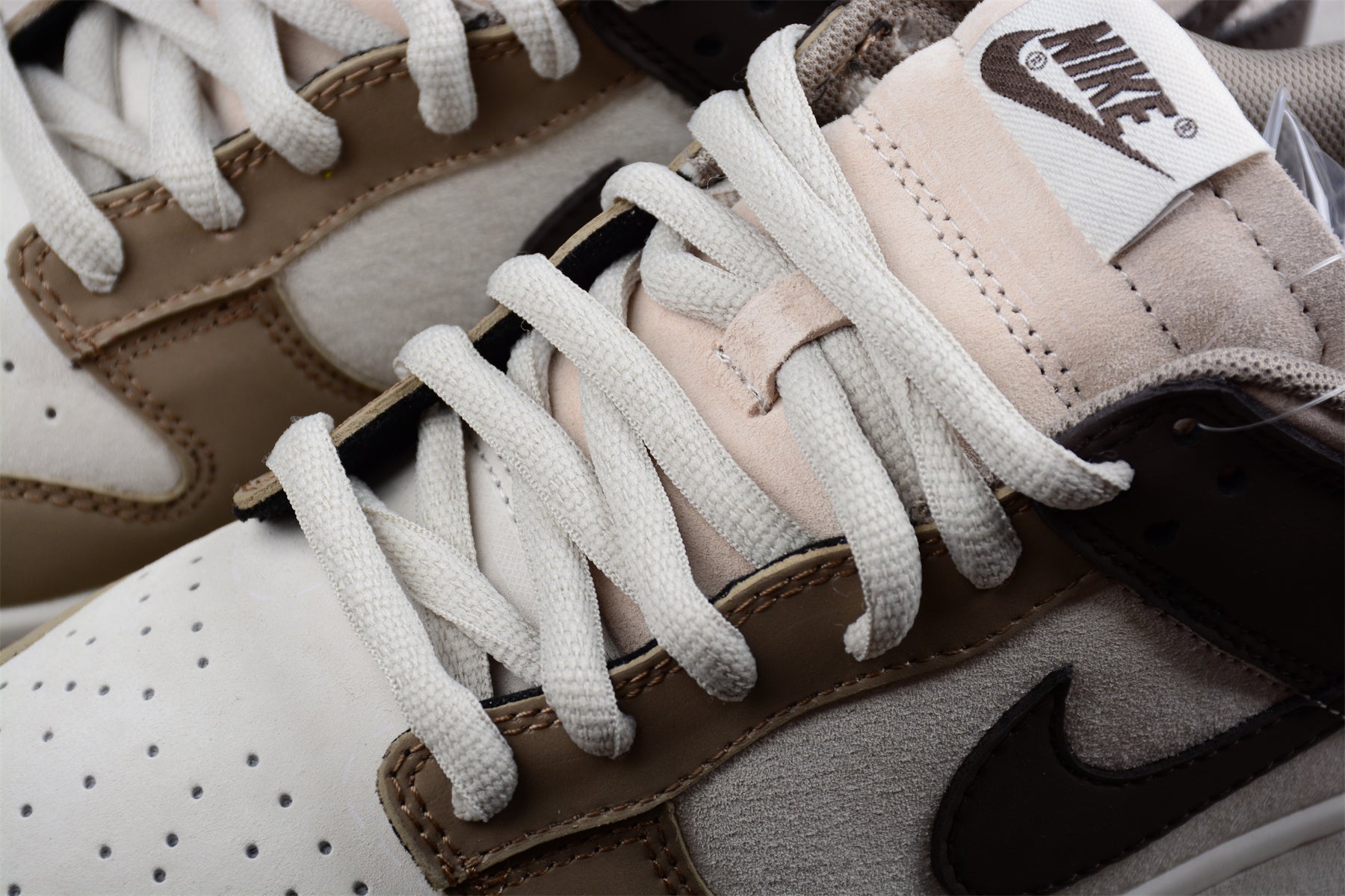 Otomo Katsuhiro x NikeSB Dunk Low - White/Brown