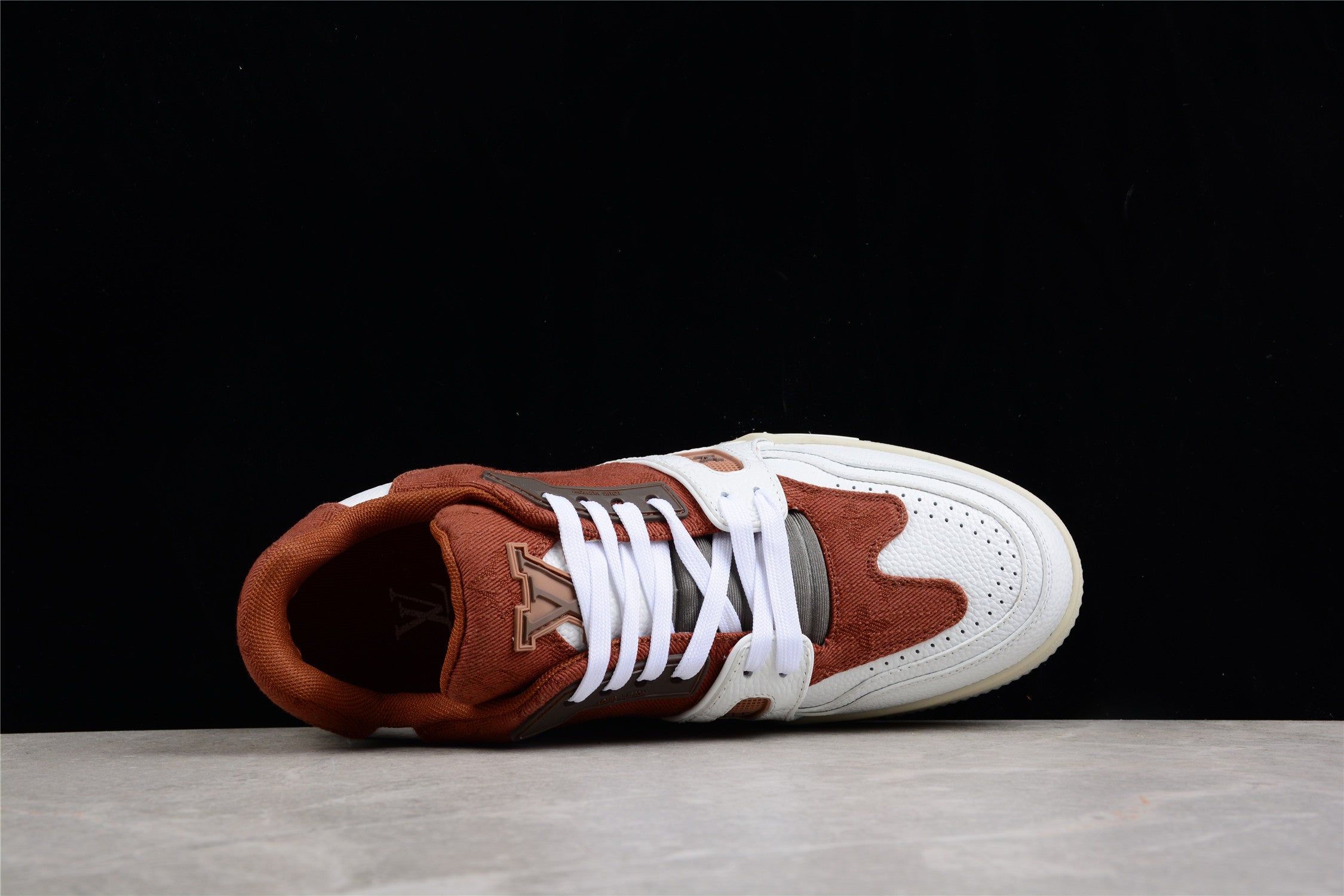 LouisVuitton Trainer- Brown