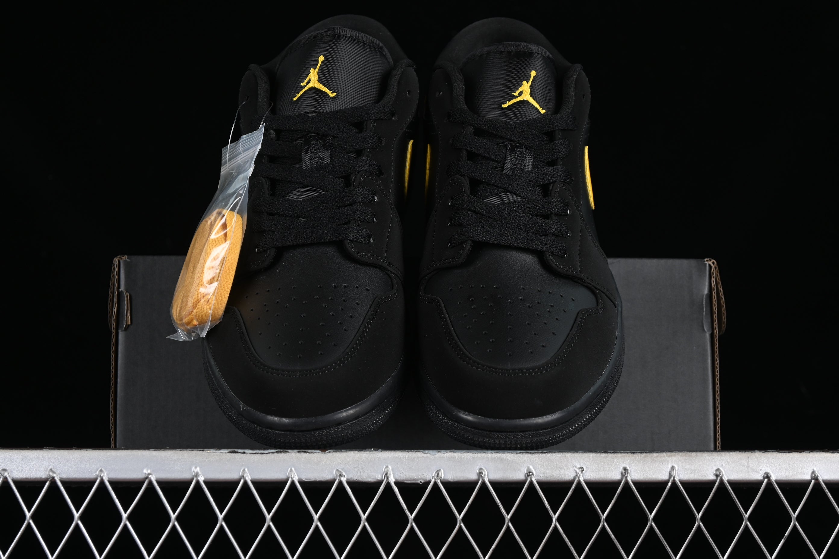 Air Jordan 1 AJ1 Low - Black/Yellow