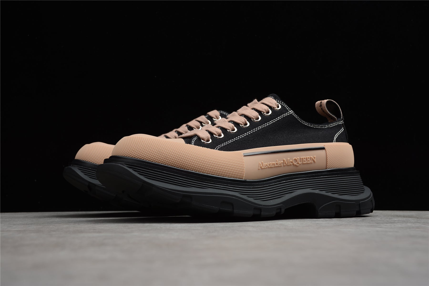 Alexander McQueen Tread Slick Low - Pink/Black