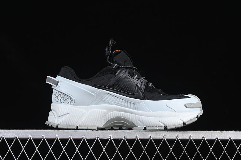 NikeUnisex Zoom Vomero 5 Roam - Black Light Silver
