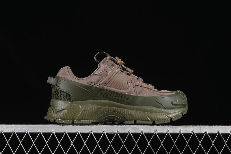 NikeUnisex Zoom Vomero 5 Roam - Brown Medium Olive