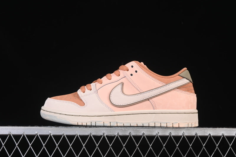 NikeUnisex SB Dunk Low - Trocadéro Gardens