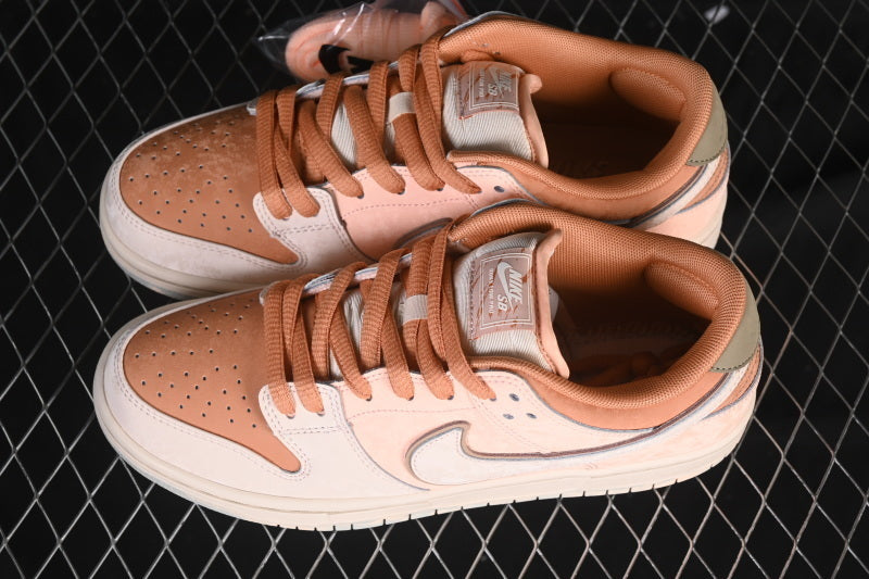 NikeUnisex SB Dunk Low - Trocadéro Gardens