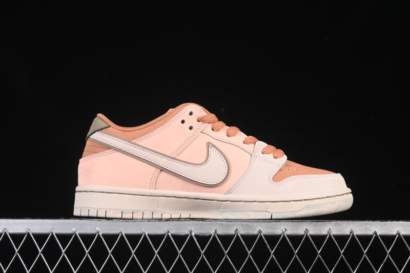 NikeUnisex SB Dunk Low - Trocadéro Gardens