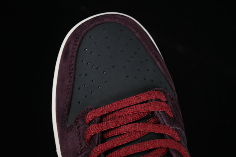 NikeUnisex SB Dunk Low - Riot Skateshop