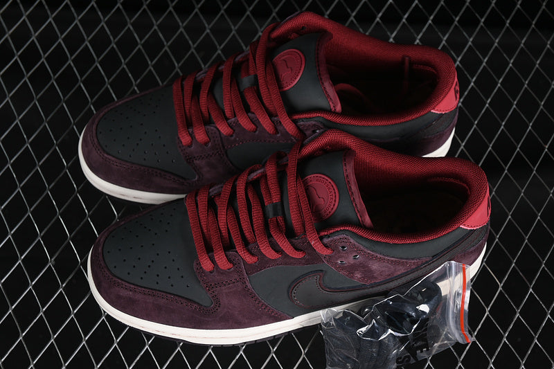 NikeUnisex SB Dunk Low - Riot Skateshop