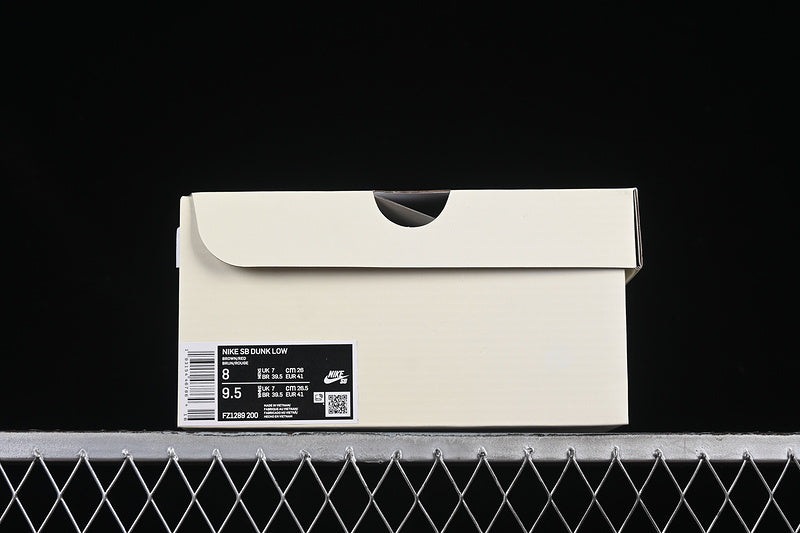 NikeUnisex SB Dunk Low - Riot Skateshop