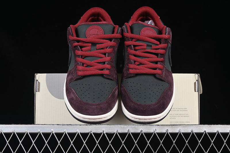 NikeUnisex SB Dunk Low - Riot Skateshop