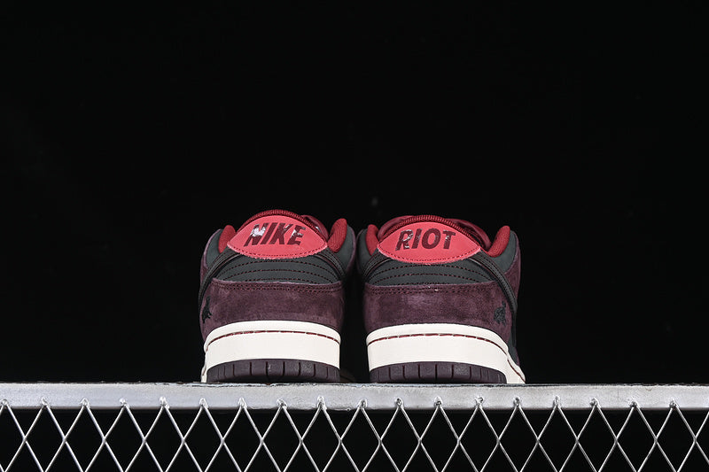 NikeUnisex SB Dunk Low - Riot Skateshop